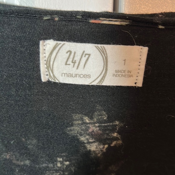 Maurice’s women’s 1 (1x), knit floral print on black, 3/4 sleeve - Picture 9 of 10